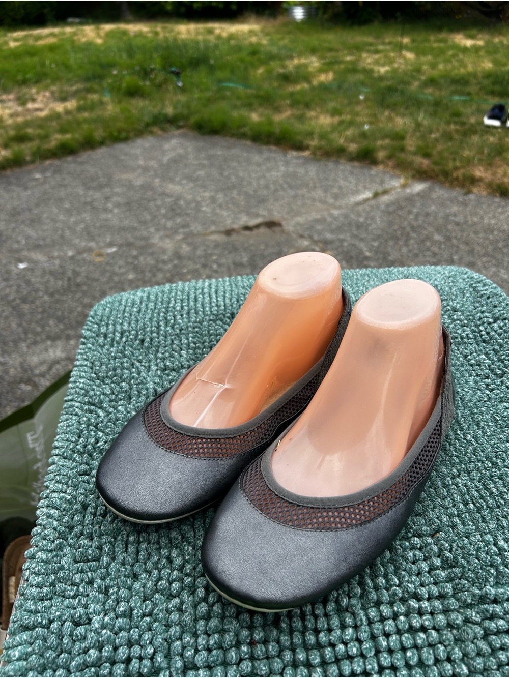 Easy Spirit Yughe Women’s Black Ballet Flats with Mesh Accent Shoes Size 8M